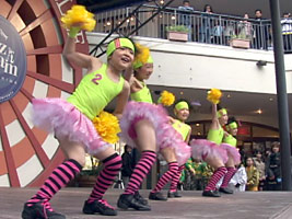 �L�����������{��