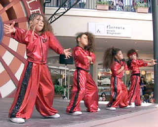 ＴＷＩＮＣＲＥＷ